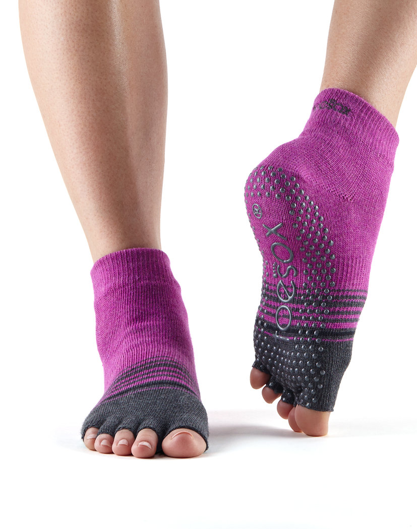 socks_grip_ankle_HT_mulberrystripe